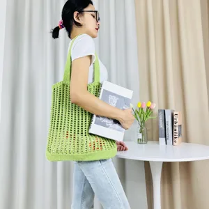 Grüne gestrickte Mesh-Tragetasche für Damen, lässige hohle Umhängetasche für Strand und Alltag.