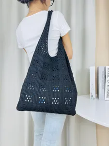 Schwarze Häkel-Tasche Damen Retro hohle Schultertasche lässige Strand Strickhandtasche.