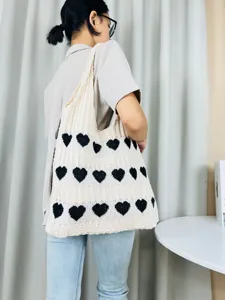 Schicke Strick-Tragetasche mit schwarzem Herz-Muster, große Kapazität lässige Schultertasche.