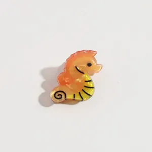 Jolie mini pince à cheveux en acétate d'hippocampe accessoire doux pour frange de femme.