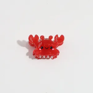 Jolie pince à cheveux crabe rouge, mini accessoire en acétate pour coiffure et frange.