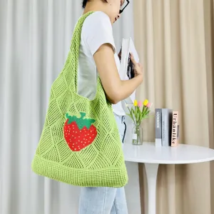 Grüne gestrickte Erdbeer-Tragetasche große Kapazität gewebte Umhängetasche für Damen.