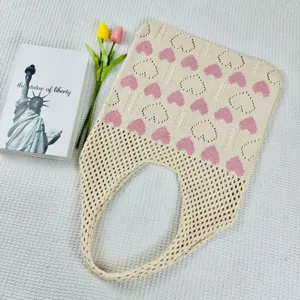 Gestrickte hohle Herz-Tragetasche, lässige beige Netz-Strandtasche und modische Alltagstasche.