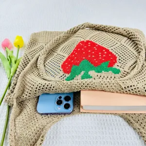 Gestreickte Erdbeer-Tasche für Damen, große gewebte Schultertasche mit niedlichem Frucht-Design im Alltag.