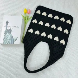 Schwarze Stricktasche mit weißem Herzmuster, lässige Handtasche aus Baumwolle für Damen, Shopper.