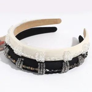 Set di cerchietti a doppio strato eleganti con decorazioni di perline scintillanti.