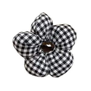 Coletero de tela con estampado de cuadros blanco y negro, goma de pelo bonita con diseño de flor.