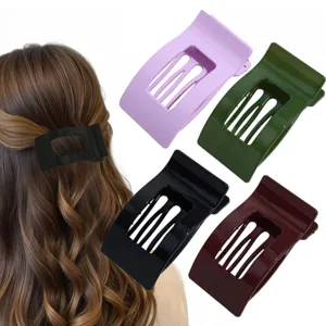 Flache quadratische Haarklammer, schlichtes elegantes geometrisches Haaraccessoire.