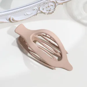 Dettaglio artiglio per capelli nude opaco, elegante design ovale cavo per acconciature.