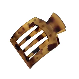 Pinza de pelo cuadrada carey detalle, diseño calado de rayas, elegante accesorio de resina.