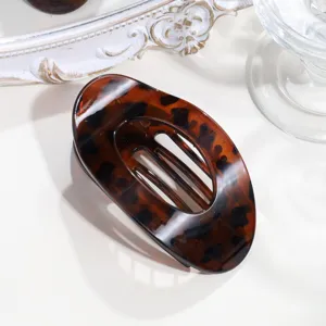Schildpatt ovale Haarklammer für Damen, stilvolle flache Haarspange für elegante Frisuren.
