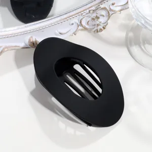 Minimalistische schwarze flache ovale Haarklammer, elegante Entenschnabel Haarspange für Dutt.
