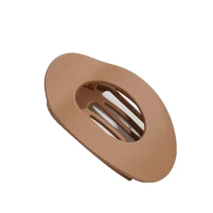 Schicke minimalistische flache ovale Haarklammer in mattem Braun, eleganter Haarschmuck.
