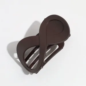 Pinza de pelo infinita marron accesorio capilar mate minimalista elegante para diario