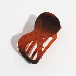 Elegante pinza de pelo en forma de 8 marrón, accesorio retro elegante para mujeres.