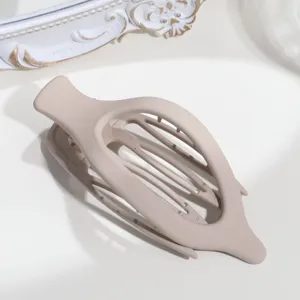 Elegante pinza per capelli ovale opaca da donna, accessorio minimalista a tinta unita.