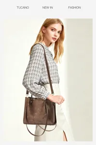 Borsa a tracolla vintage marrone con stampa mappa e manici eleganti da donna.