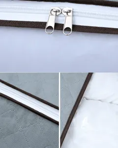 Detailansicht der Aufbewahrungstasche mit Doppelreißverschluss und klarem Sichtfenster.
