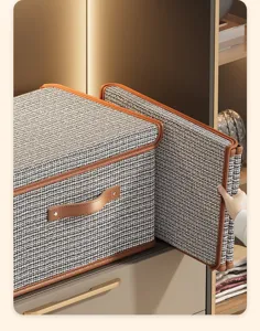 Detail opvouwbare stoffen opbergdoos, tweed motief met bruine lederen afwerking.