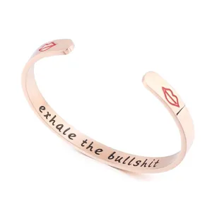 Bracelet Jonc en Acier Inoxydable Gravé Lettre Exhale The Bullshit Empreinte de Lèvres Manchette Ouverte Bijoux Tendance Cadeau