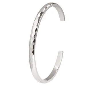 Bracelet manchette en métal argenté avec design à facettes pour hommes, bijoux élégants.