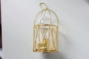 Gouden ijzerdraad kooi LED nachtlampje decoratieve hanglamp voor interieurdecoratie.