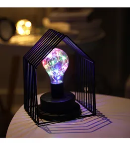 Minimalistische ijzeren huis nachtlamp met kleurrijke string verlichting voor slaapkamer