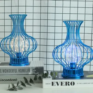 Blauwe ijzeren kunst vaas decoratieve LED nachtlamp, moderne creatieve draad tafellamp voor slaapkamer.
