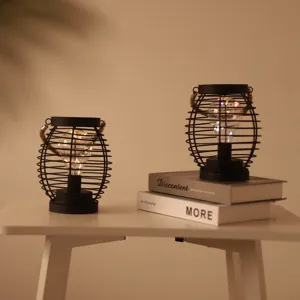 Eenvoudige ijzeren kunst LED decoratieve tafellamp met draadkoepelkap en warm licht voor slaapkamer.