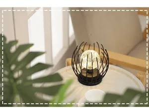 Gedetailleerd overzicht van de noordse ijzeren LED kopraad nachtlamp, warme tafellamp decoratie.