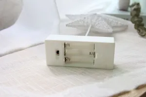 LED sterlicht batterijdoos detailweergave, witte behuizing met veercontacten en schakelaar.