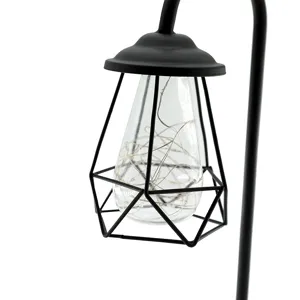 Retro zwarte metalen draad LED nachtlampje met druppelvormige glazen lamp en koperen lampjes.
