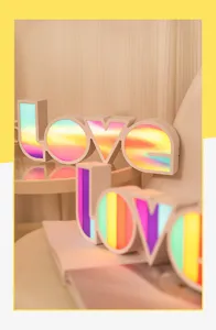 LED liefdesbrief licht detail, kleurrijke nachtlamp voor kamer decoratie en vakantie cadeaus.