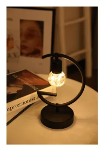 Moderne minimalistische G-vormige LED nachttablet lamp, warme sfeervolle bol lamp voor slaapkamer.