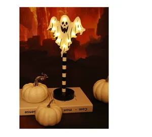 Halloween spook LED nachtlampje met gestreepte paal en pompoenen voor feestkamer decoratie.