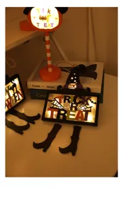 Halloween LED-licht detail, oplichtend heksenhoed hangend bord voor feestdecoratie.