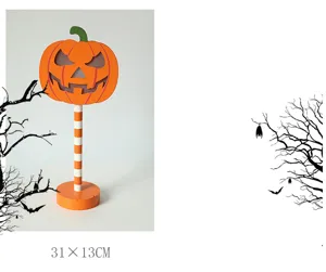 Houten pompoen LED nachtlampje voor Halloween met gestreepte standaard voor feestdecoratie.