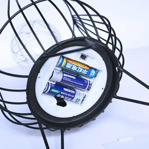 IJzeren Draad Kooi LED Nachtlamp Werkt op Batterij Decoratieve Tafellamp Detail Weergave