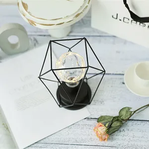 Moderne INS Stijl LED Geometrische IJzerkunst Nachtlampje Minimalistische Decoratieve Tafellamp Voor Slaapkamer Studeerkamer Bar Woondecoratie
