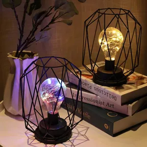 Luce notturna LED geometrica in ferro vintage con lucine, lampada da tavolo decorativa per casa.
