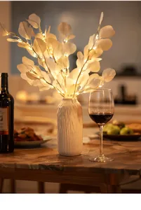 Lámpara de mesa escandinava minimalista con flores artificiales de abedul para decoración.