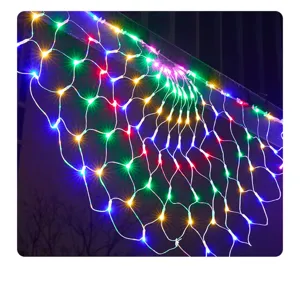 Kleurrijke LED netlichting slingers voor buiten tuinen en feestelijke decoratie.
