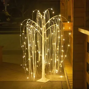 LED Weidenbaum Licht Detailansicht mit warmen leuchtenden Lichterketten und Ästen.
