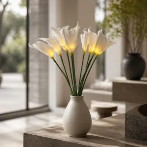 Lampe de table LED en forme de fleur de lys calla pour chambre et salon decoration.