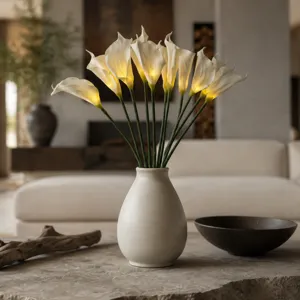 Lampe de table lys calla artificiel veilleuse LED creative pour deco interieure de chambre.