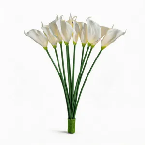 Bouquet de lys callas artificiels fleurs blanches deco interieur arrangement floral