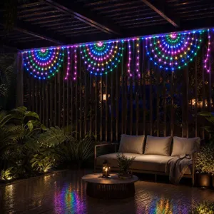 Waterdichte LED pauw lichtketting voor buiten, kleurrijke decoratieve verlichting voor tuinterras.