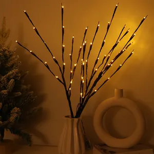 LED Zweiglicht für Raumdekoration, warm leuchtende Ast Lichter in weiße Vase für Ambiente.
