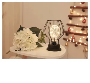Gedetailleerd overzicht van decoratieve LED draad tafellamp, warme verlichting, sfeer.