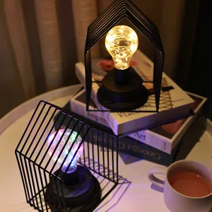 Minimalistische ijzeren draad huis decoratieve tafellamp met LED-snoerverlichting voor slaapkamer.